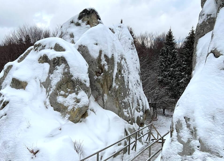 Фото крепости Тустань зимой - gototrip.blog